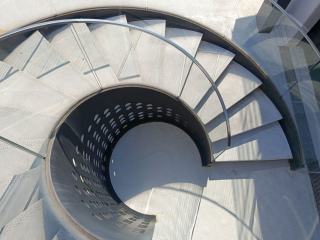 Escalier colimaçon : diamètre, confort et quand l'éviter