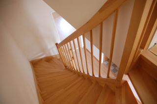 Escalier quart tournant : dimensions et place à prévoir