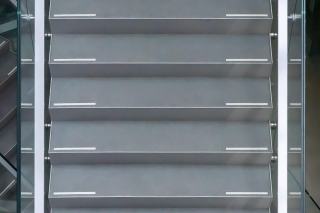 Faut-il poser du stratifié sur un escalier carrelé ?