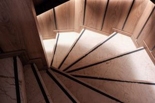 TVA escalier à 10 % ou 20 % selon le logement et la pose
