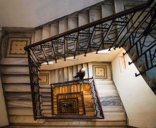 Types d'escalier : droit, tournant, hélicoïdal ou escamotable
